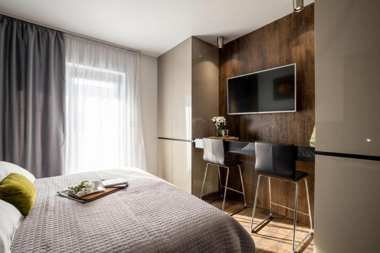 Roof 69 Rooms Split Eksteriør billede