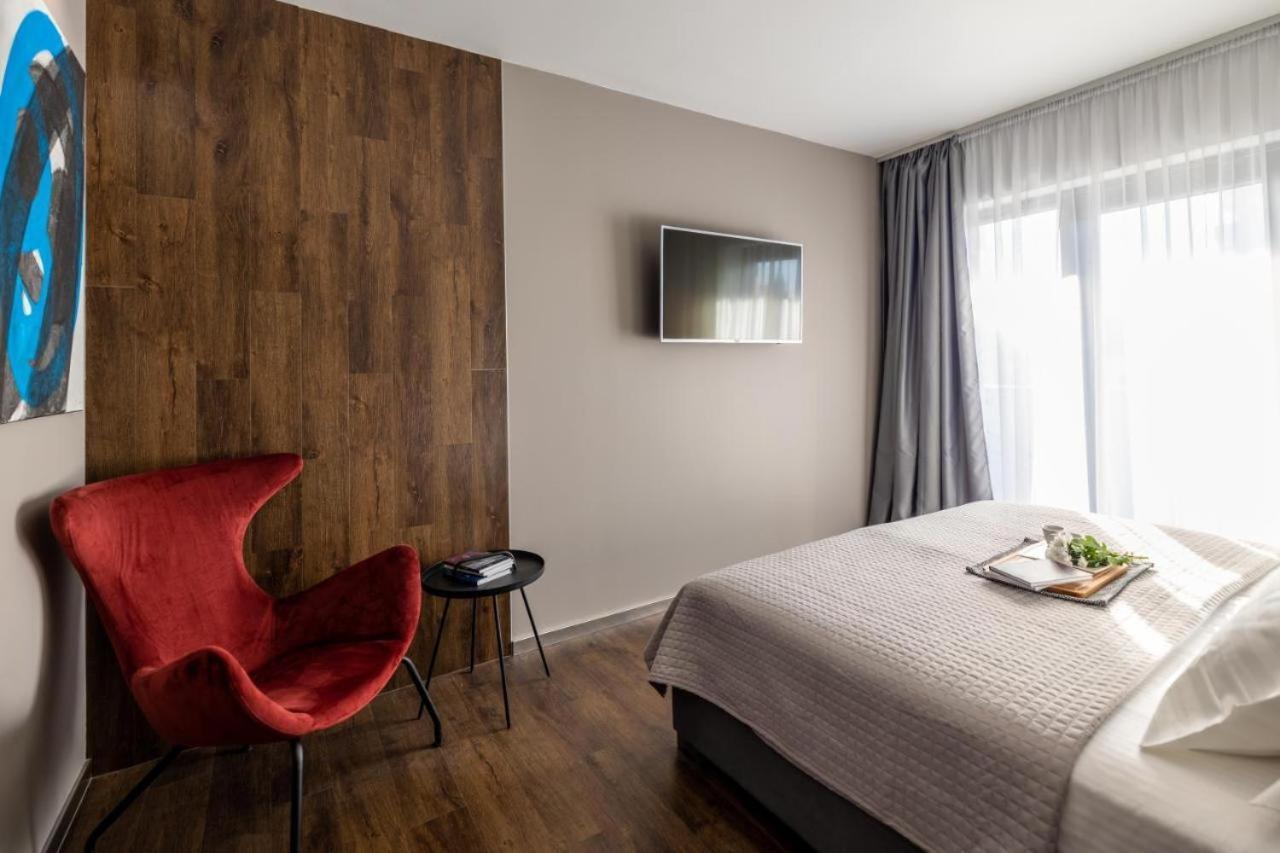 Roof 69 Rooms Split Eksteriør billede