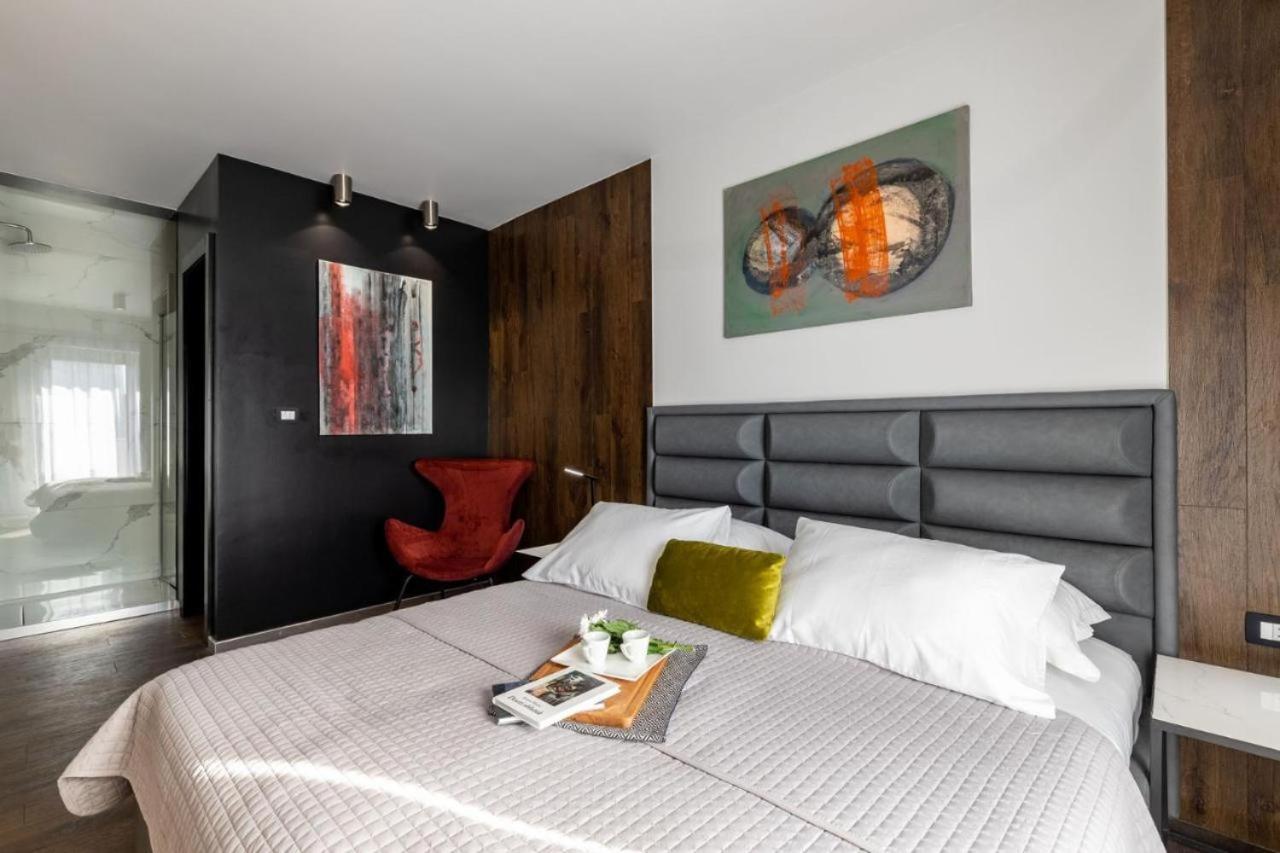 Roof 69 Rooms Split Eksteriør billede