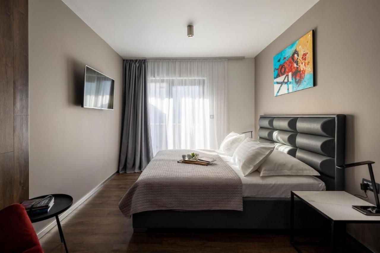 Roof 69 Rooms Split Eksteriør billede