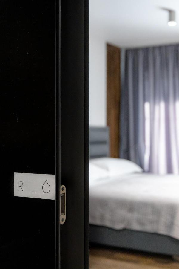 Roof 69 Rooms Split Eksteriør billede